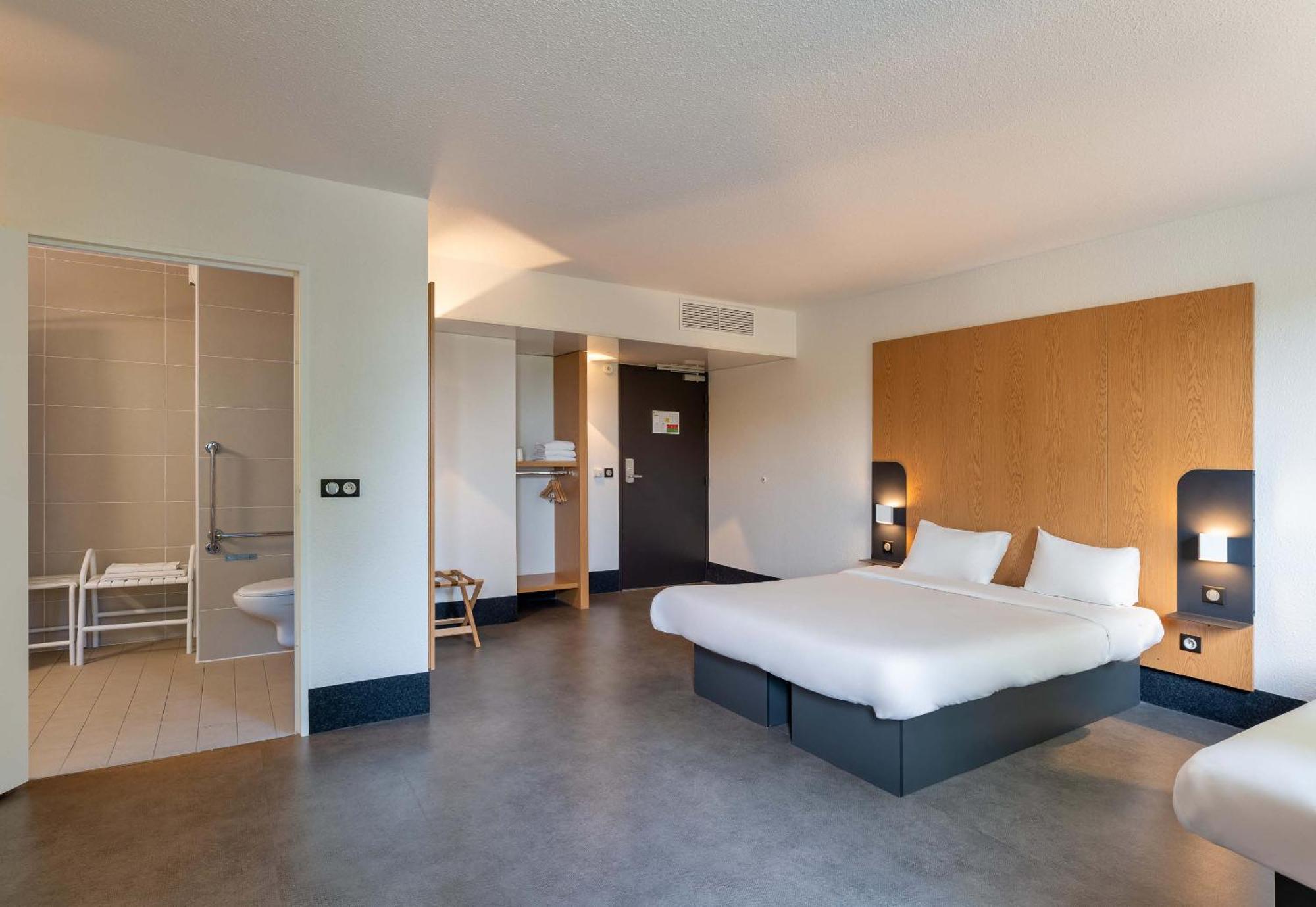 B&B Hotel Lyon Eurexpo Шасьё Экстерьер фото