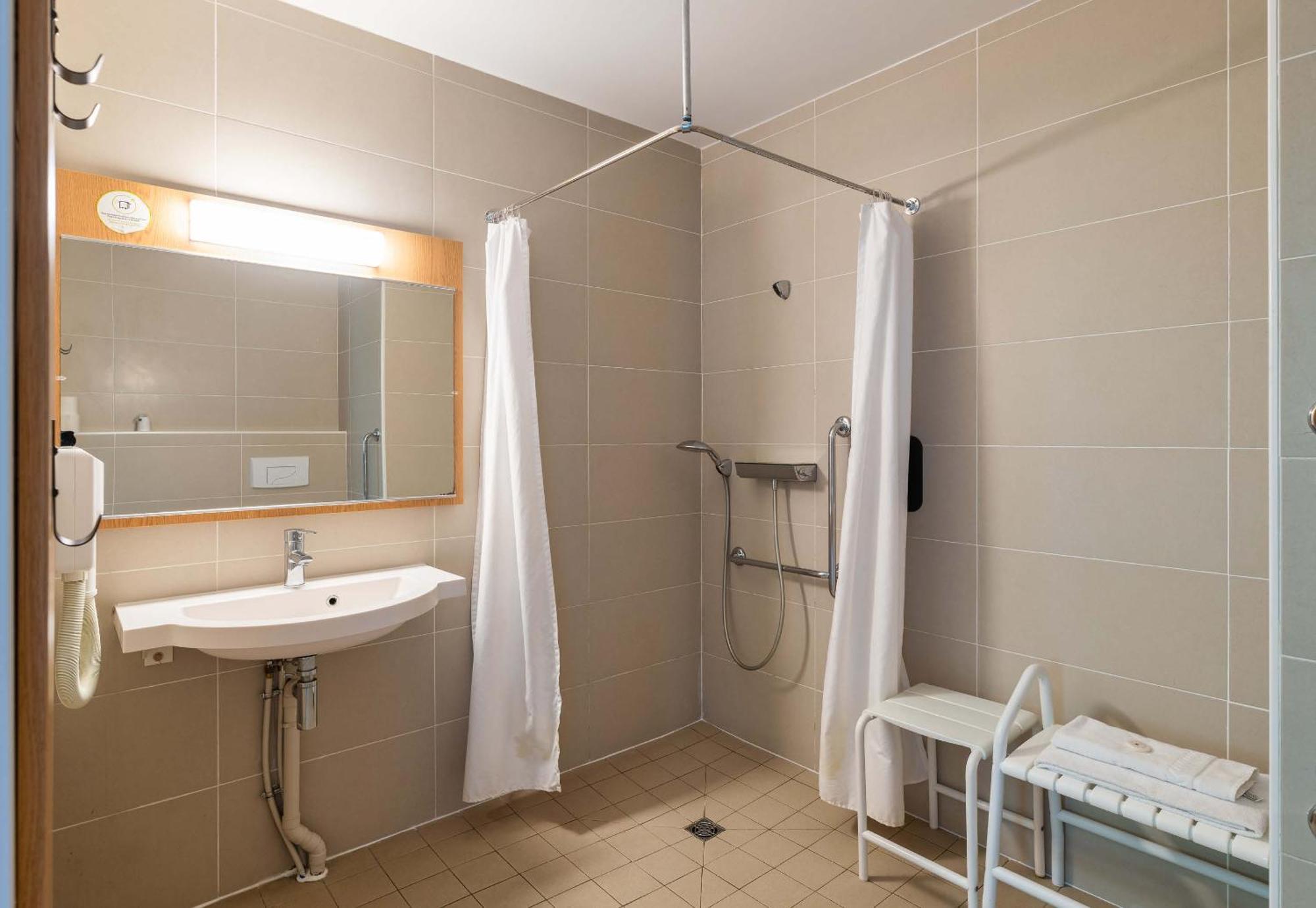 B&B Hotel Lyon Eurexpo Шасьё Экстерьер фото