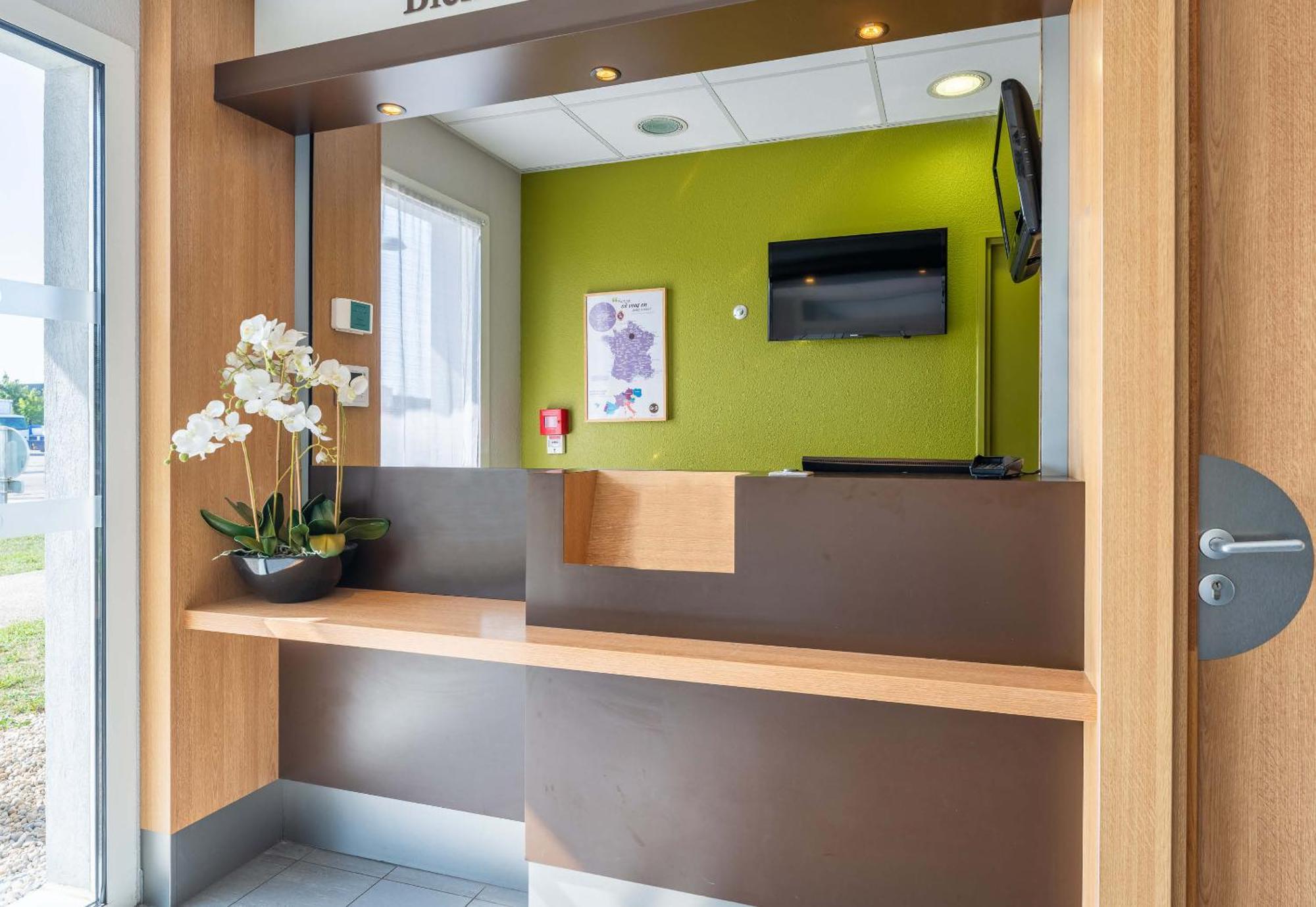 B&B Hotel Lyon Eurexpo Шасьё Экстерьер фото