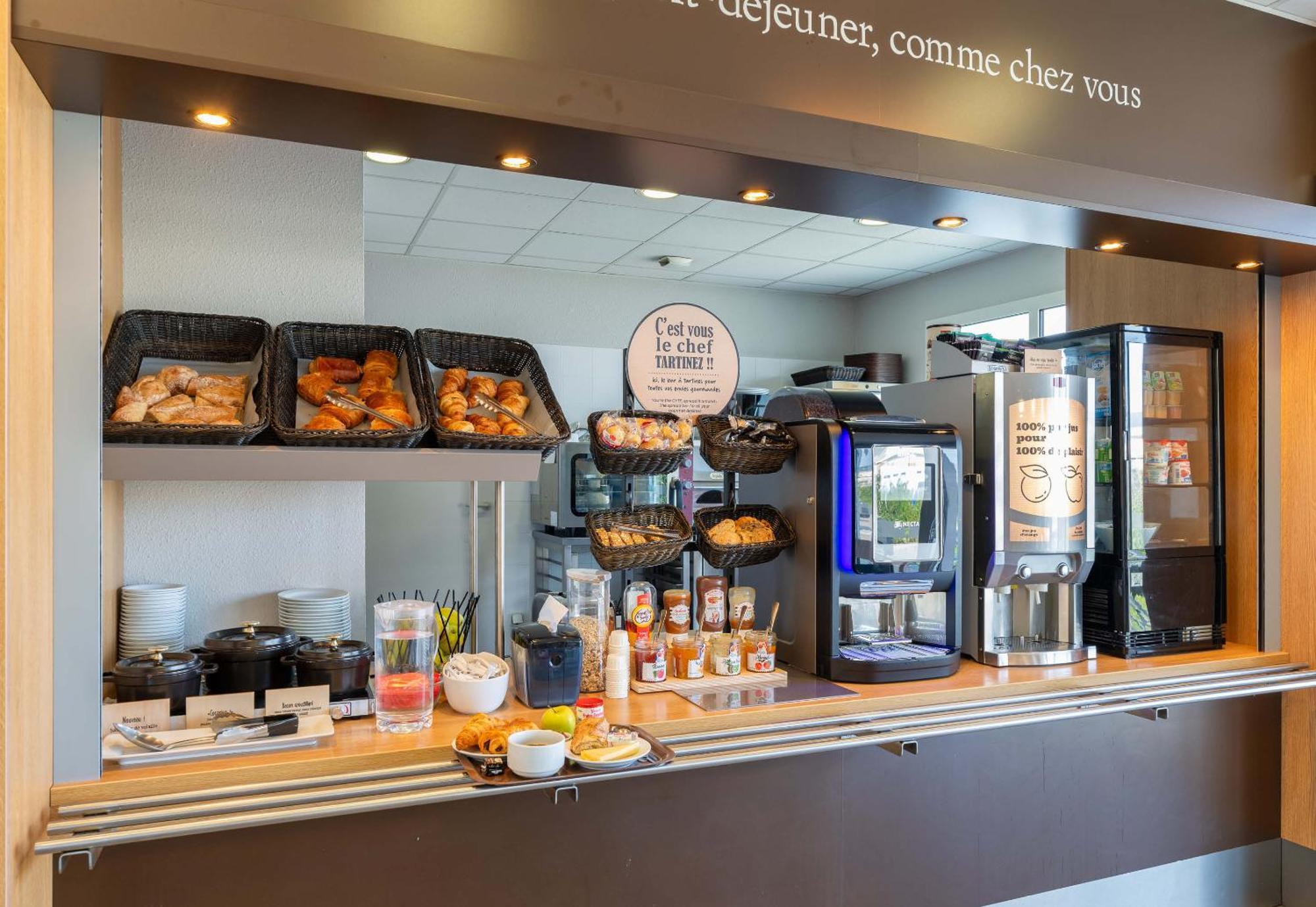 B&B Hotel Lyon Eurexpo Шасьё Экстерьер фото