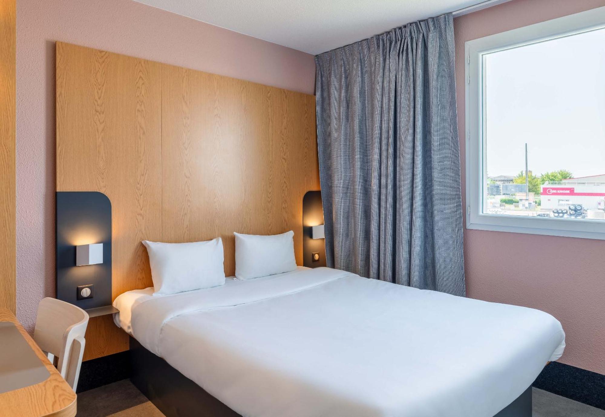 B&B Hotel Lyon Eurexpo Шасьё Экстерьер фото