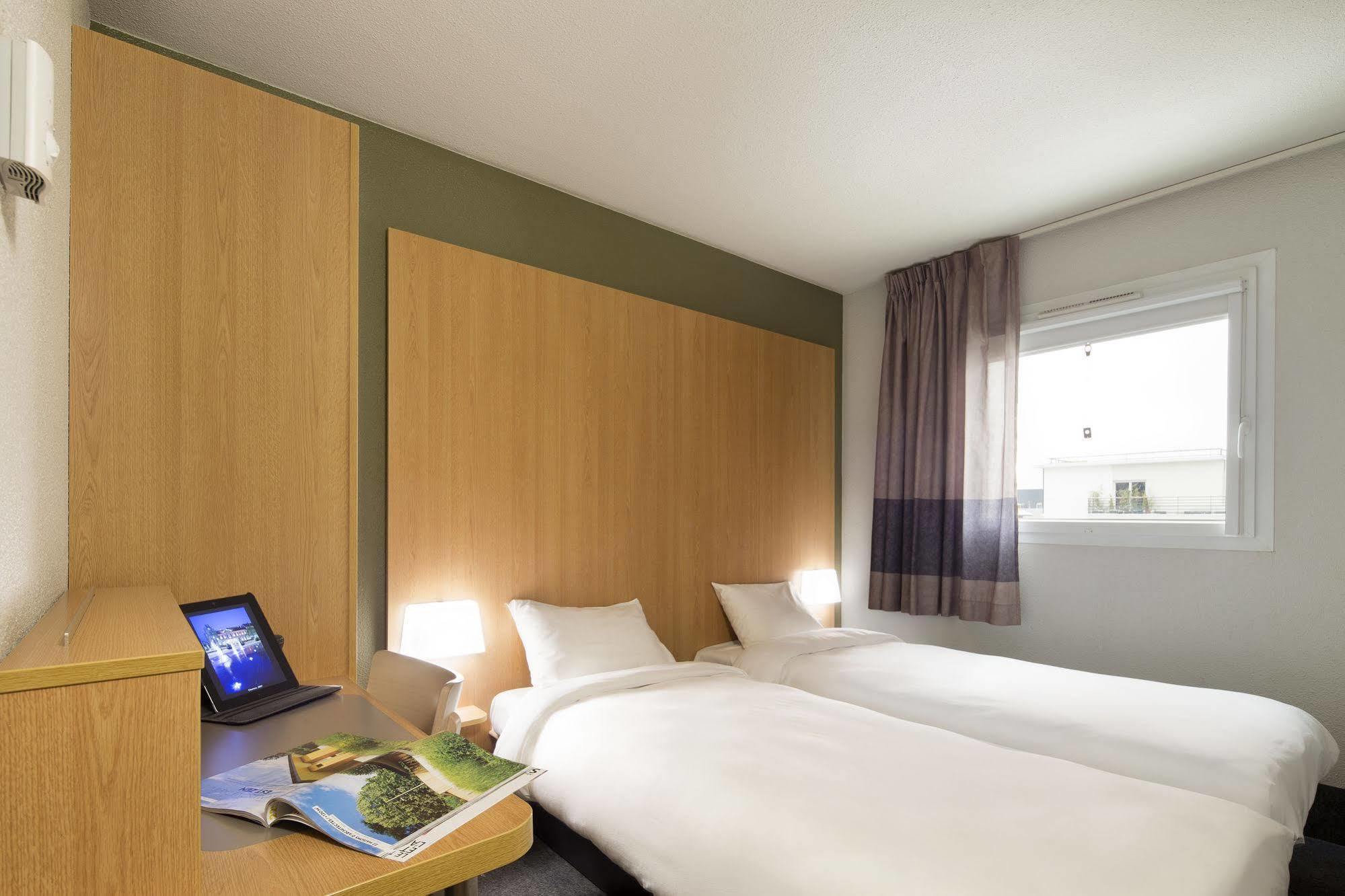 B&B Hotel Lyon Eurexpo Шасьё Экстерьер фото